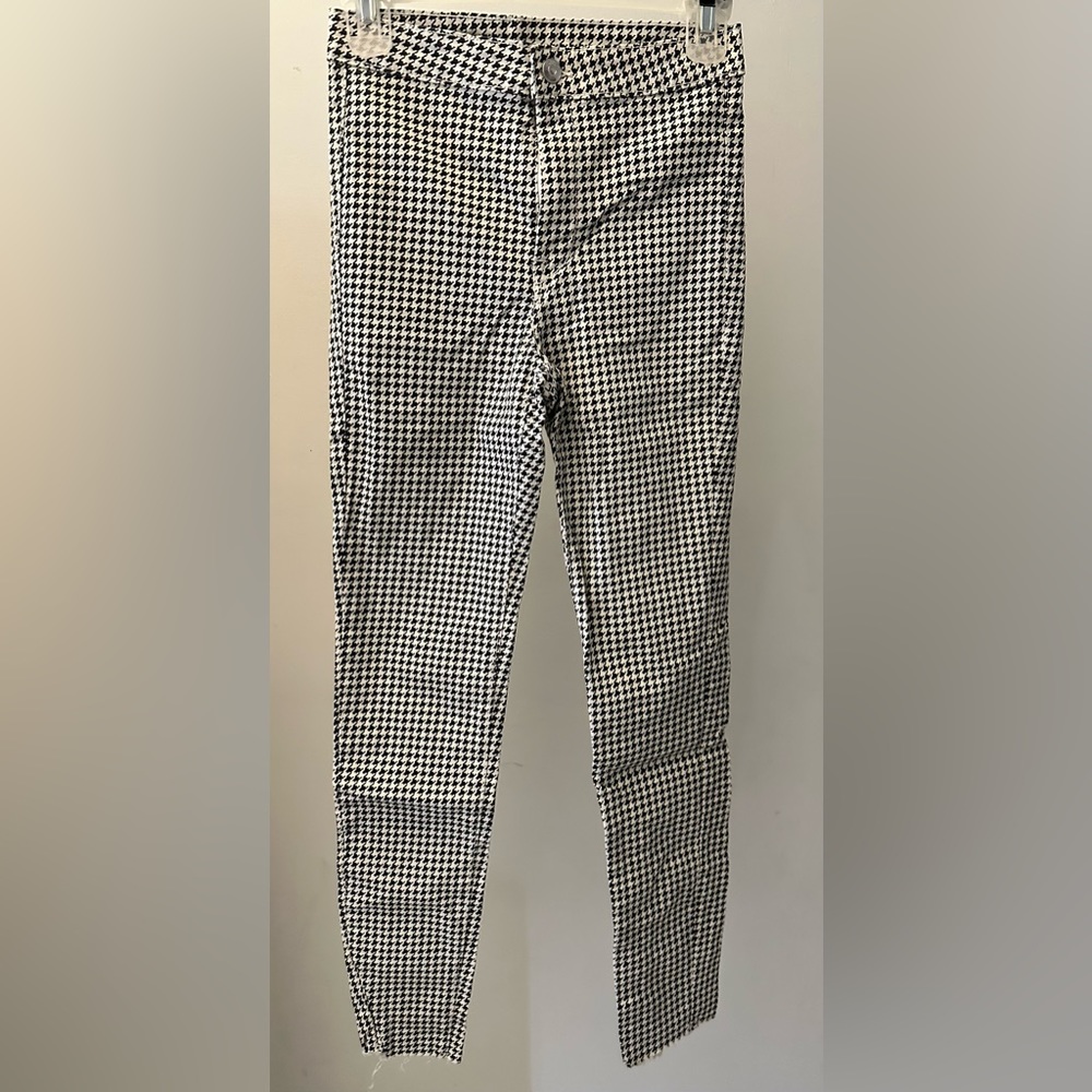 Black and white elastic jeans! NEW WITHOUT TAGS